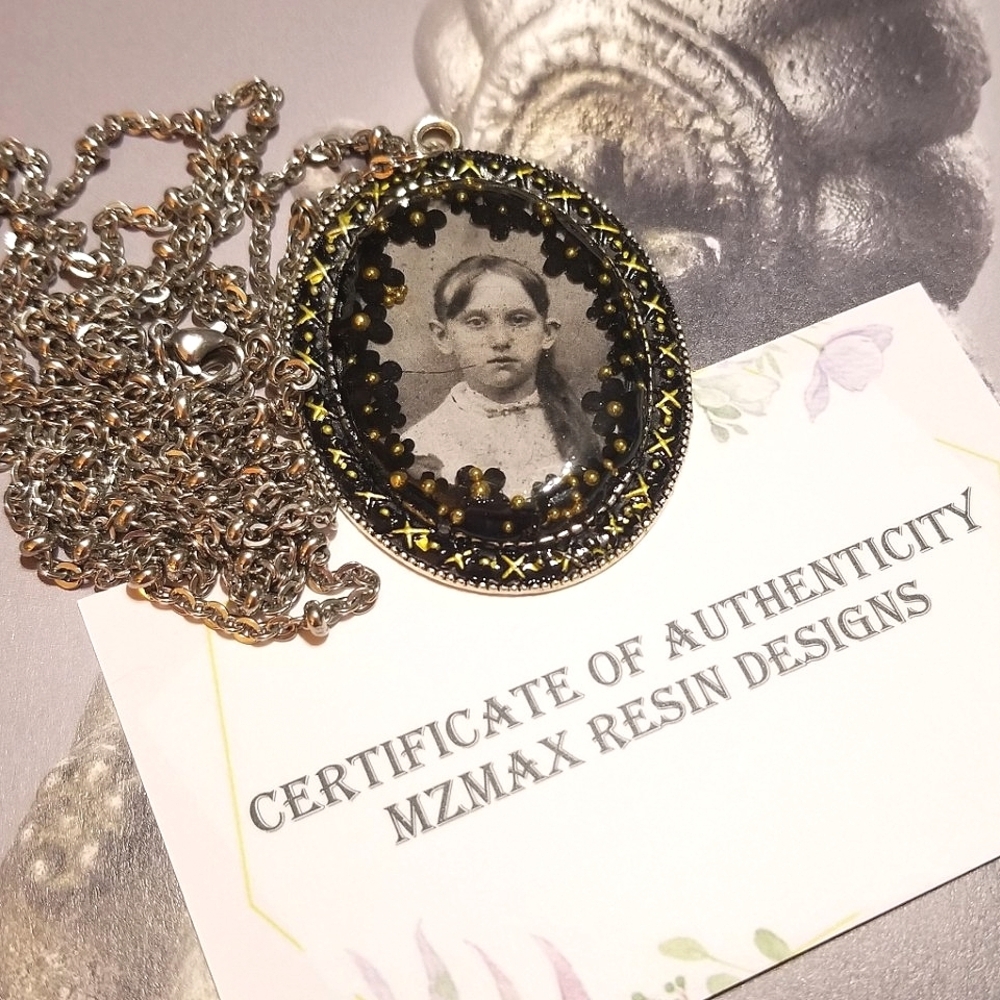 VICTORIAN PICTURE MzMax Resin Designs Large Pendant Necklace
